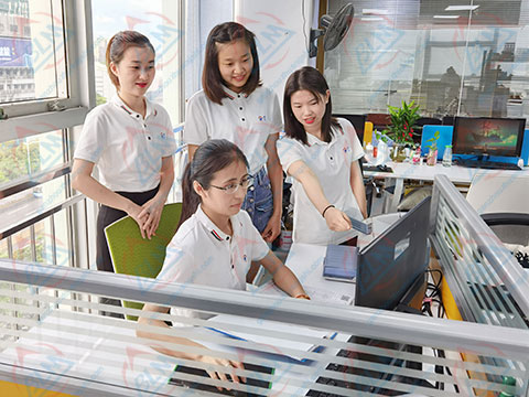 �����k����